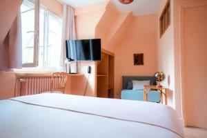 Ένα ή περισσότερα κρεβάτια σε δωμάτιο στο Hôtel Le Croiseur Ginette - Entièrement rénové