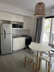 Dapur atau dapur kecil di Palermo CoWork and Jacuzzi Studio