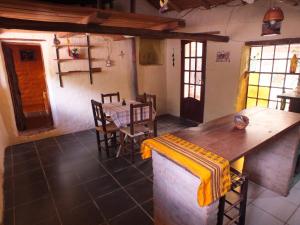 Η κουζίνα ή μικρή κουζίνα στο Casa Minerva, construcción de materiales autoctonos