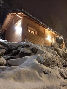 冬天的Petit chalet neuf indépendant 2 pers "La cabane de Jean "