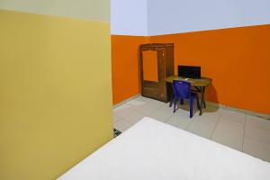 Μια τηλεόραση ή/και κέντρο ψυχαγωγίας στο Hotel O Pondokan Tali Super