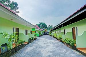 Fotografie z fotogalerie ubytování OYO 92405 Evergreen Hotel & Resto Near GARDU INDUK MUARA DUA v destinaci Muaradua