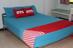 OYO 75420 Howto Hotel客房内的一张或多张床位