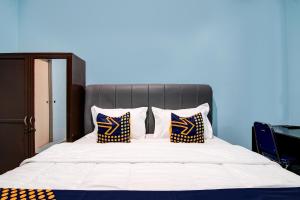 Postel nebo postele na pokoji v ubytování Hotel O Pondok Mulia Syariah