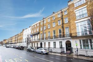 a street with cars parked in front of buildings at Somerset Hotel Baker Street London in London