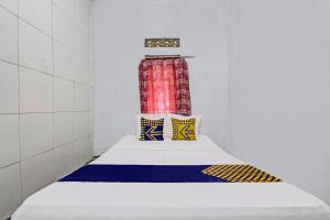 Ένα ή περισσότερα κρεβάτια σε δωμάτιο στο Hotel O Guest House Pak Darso