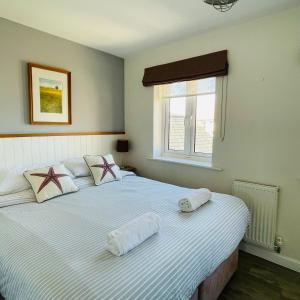 En eller flere senge i et værelse på Rock Lobster