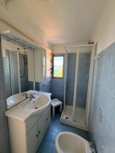 A bathroom at Belvedere Affittacamere