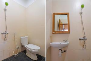 une salle de bain avec toilettes, lavabo et miroir dans l'établissement SPOT ON 92569 Anto Homestay SyariahNearPelabuhan Feri Harbor Bay, à Nagoya 40 autres photos