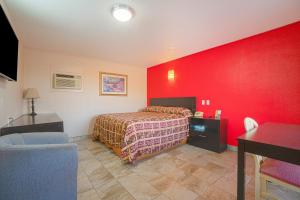 Postel nebo postele na pokoji v ubytování Vali Ho Motel By OYO Weslaco Mercedes