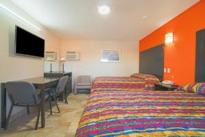 TV a/nebo společenská místnost v ubytování Vali Ho Motel By OYO Weslaco Mercedes
