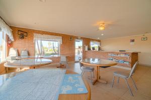 Posezení v ubytování Vali Ho Motel By OYO Weslaco Mercedes