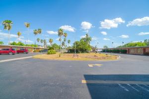 Fotografie z fotogalerie ubytování Vali Ho Motel By OYO Weslaco Mercedes v destinaci Weslaco