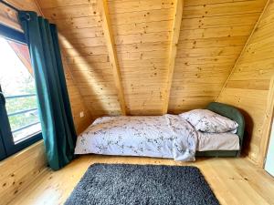 Postel nebo postele na pokoji v ubytování Vezirove zore + 37 fotografií