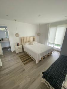 Fotografie z fotogalerie ubytování Ibiza-Modern apartment steps from the beach v destinaci Ayampe