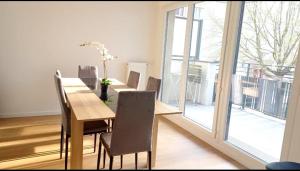 a dining room with a table and chairs and a large window at Professionnels de Thiais, Rungis, Choisy in Thiais