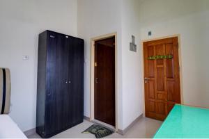 a room with a door and a room with a table at OYO Life 92637 Kost Arya Exclusive in Jambi +20 photos