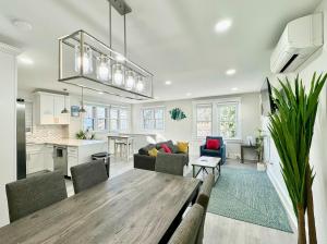 Afbeelding uit fotogalerij van Bungalow Way-Close to all w/ Pool Table & Games in Atlantic City