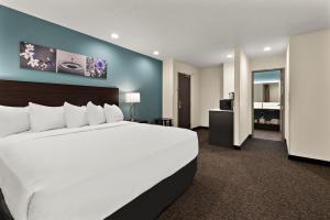 Postel nebo postele na pokoji v ubytování Sleep Inn Kelso Longview