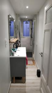 Koupelna v ubytování Chambre privée, parking gratuit