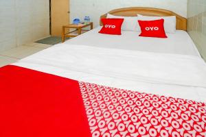 Postel nebo postele na pokoji v ubytování OYO 92678 Hotel Melati