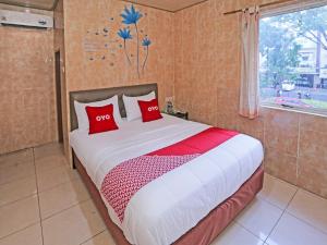 Postelja oz. postelje v sobi nastanitve SUPER OYO 92672 Hotel Bsd