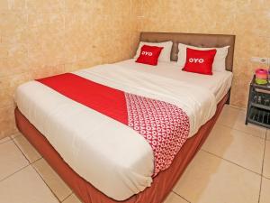 Postelja oz. postelje v sobi nastanitve SUPER OYO 92672 Hotel Bsd