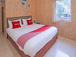 Postelja oz. postelje v sobi nastanitve SUPER OYO 92672 Hotel Bsd
