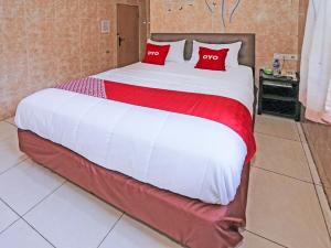 Postel nebo postele na pokoji v ubytování SUPER OYO 92672 Hotel Bsd