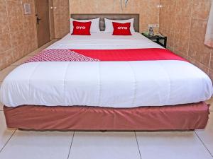 Postelja oz. postelje v sobi nastanitve SUPER OYO 92672 Hotel Bsd