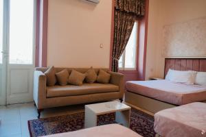 Postel nebo postele na pokoji v ubytování Golden Hoster Hotel Alexandria + 81 fotografií
