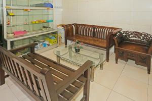 Posezení v ubytování OYO 92678 Hotel Melati