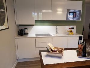 A kitchen or kitchenette at Chocolat La Mairie Még 25 kép
