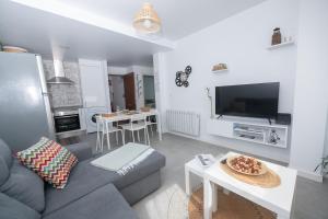 Η κουζίνα ή μικρή κουζίνα στο Apartamento O Tranvía en el Centro de Finisterre