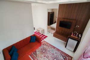 TV a/nebo společenská místnost v ubytování Golden Hoster Hotel Alexandria