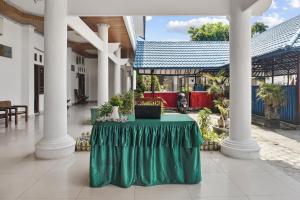 Патио или другая зона на открытом воздухе в Hotel O Marang Homestay Syariah Near SMP NEGERI 1 CEMPAGA