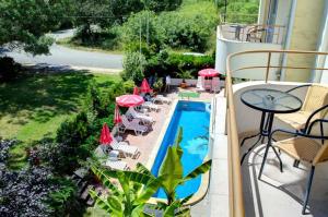 Bazén v ubytování Hotel Feniks Lozenets nebo v jeho okolí