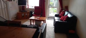 Χώρος καθιστικού στο 2 Bed House - Sleeps 4 - Pets - Garden - Parking +13 φωτογραφίες