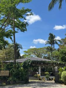 a building with a pergola and palm trees at E-Place Resort in Magallanes