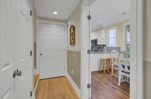 Köök või kööginurk majutusasutuses Boardwalk 124 by Wild Dunes, with Amenities