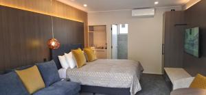 Letto o letti in una camera di Distinction Coachman Hotel, Palmerston North