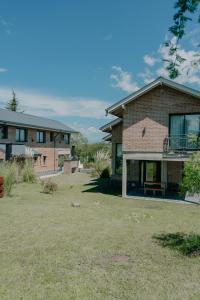 a house with a yard in front of it at Pentagrama, casas de campo in Villa General Belgrano