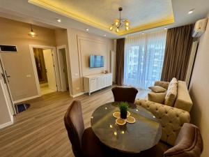 TV a/nebo společenská místnost v ubytování AVANGARDE SEA Luxury Apartments