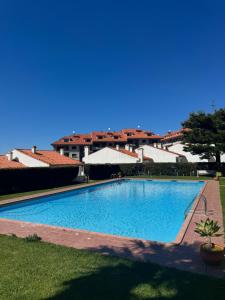 Bazén v ubytování Chalet Sanxenxo Miraflores nebo v jeho okolí