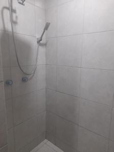 a shower with a shower head in a bathroom at Decina in Mexicali