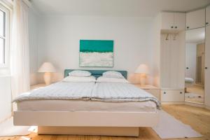 A bed or beds in a room at Landhaus Hindenburg