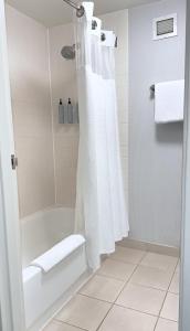 Kúpeľňa v ubytovaní Courtyard by Marriott Fishkill