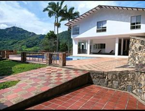 Γενική θέα στο βουνό ή θέα στο βουνό από  αυτό το δωμάτιο σε οικογενειακή κατοικία