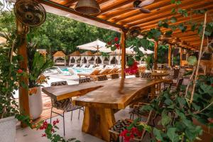 Bazén v ubytování Bora Bora Beach Club & Hotel nebo v jeho okolí