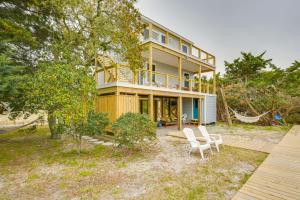 Jardin de l'établissement Waterfront Getaway with Dock and Views in Ocracoke!